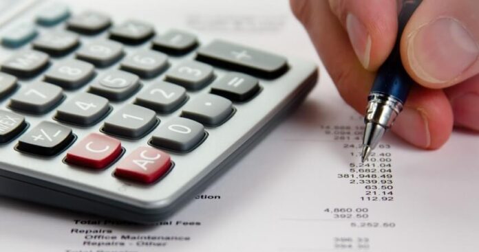 What Are The Pros And Cons Of Outsourcing Payroll?